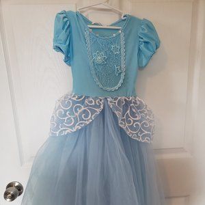 NWOT CINDERELLA DRESS WITH ACCESSORIES SIZE 6-7